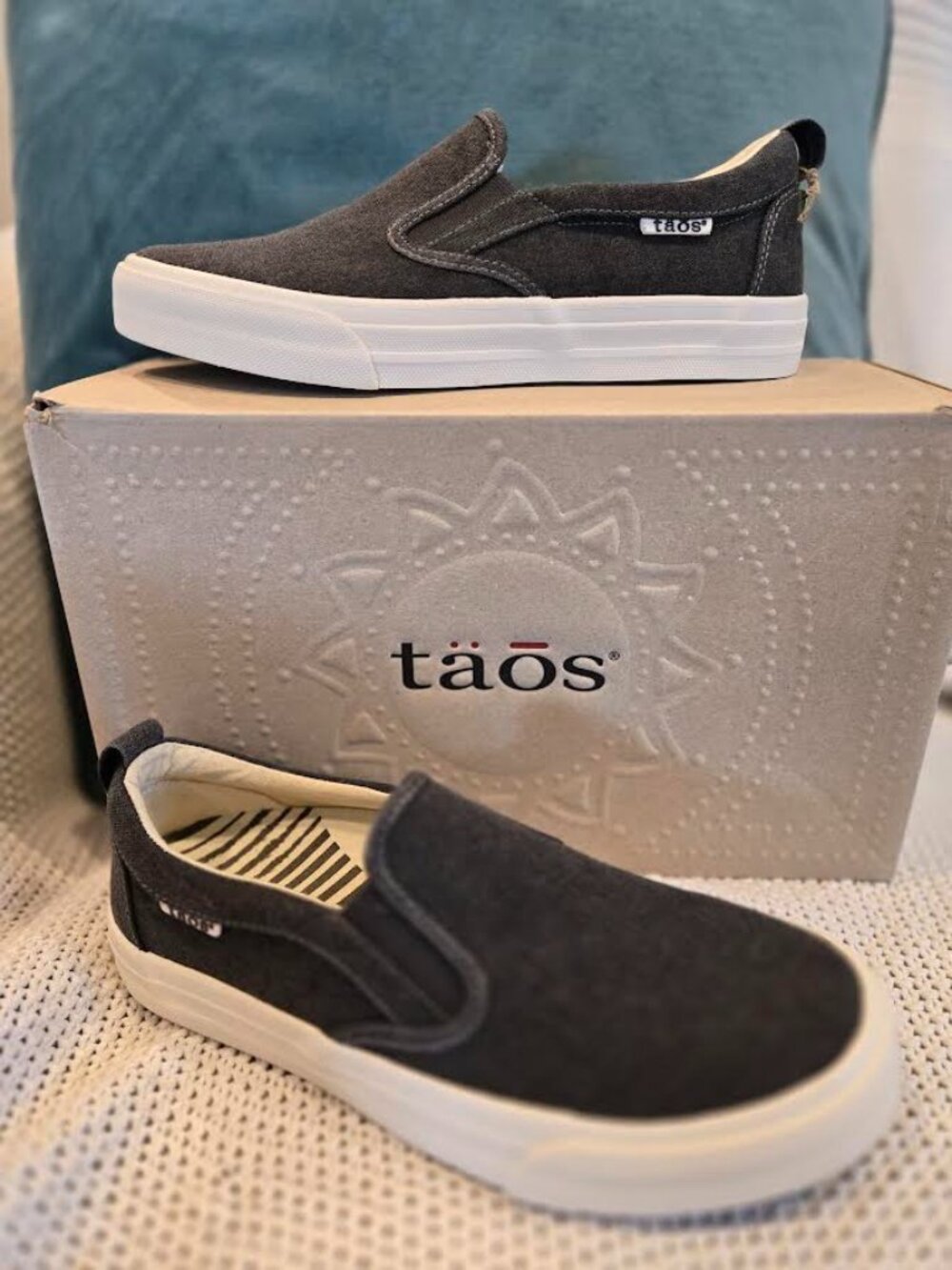 Taos Rubber Soul Charcoal Wash Canvas Slip on Size 7